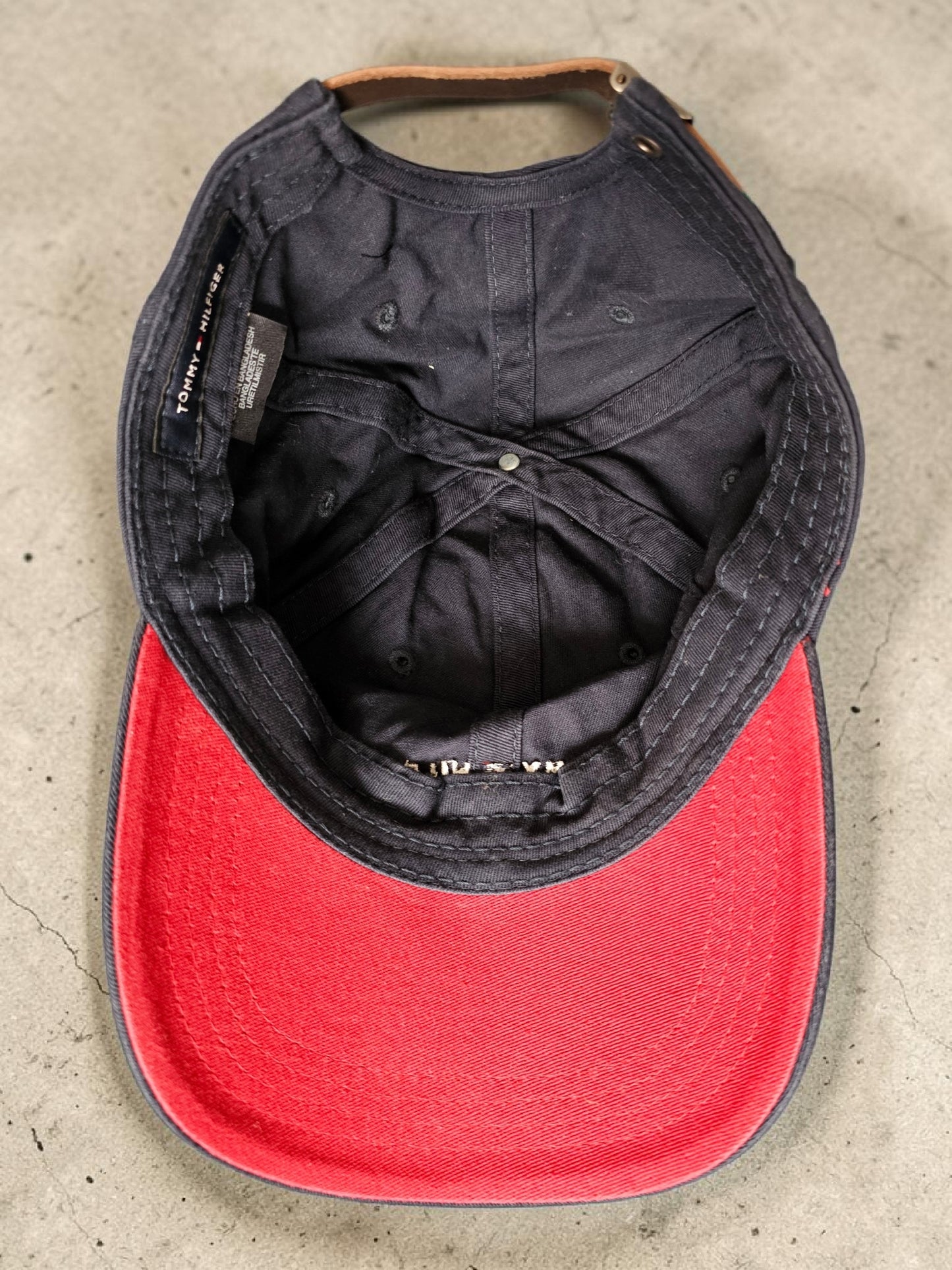 Tommy Hilfiger Vintage Dad Cap – Dunkelblau mit Leder-Strapback – 100% Baumwolle – One Size
