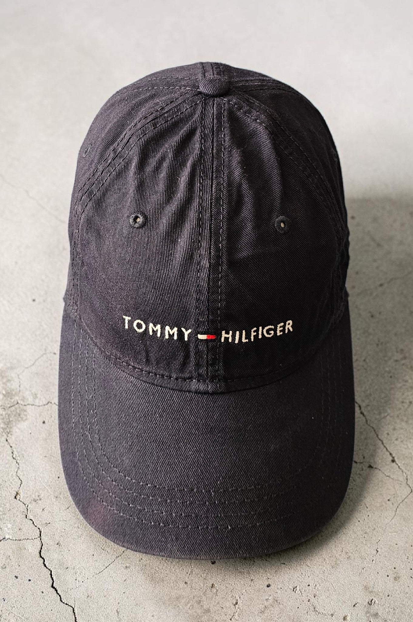 Tommy Hilfiger Vintage Dad Cap – Dunkelblau mit Leder-Strapback – 100% Baumwolle – One Size