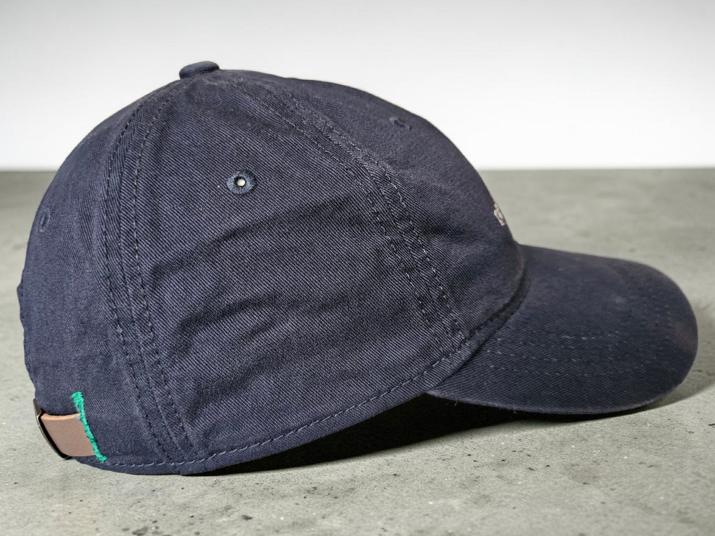 Tommy Hilfiger Vintage Dad Cap – Dunkelblau mit Leder-Strapback – 100% Baumwolle – One Size